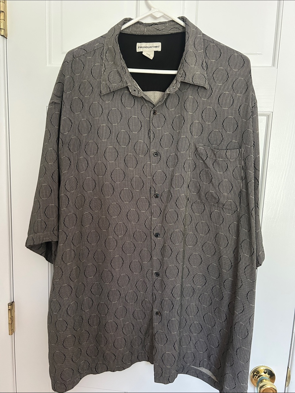 Pronto Uomo Gray Short-Sleeve Button-Down with Circle Motif  100% Silk